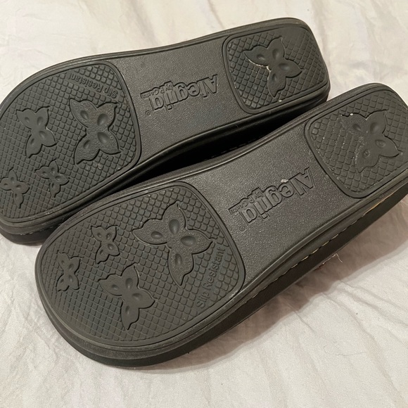 Algeria Mary Jane style shoes. - Picture 3 of 3